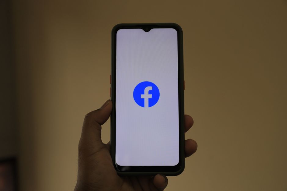 Facebook Algoritması ve Etkileşim Stratejisi: 2026 Uzman Rehberi