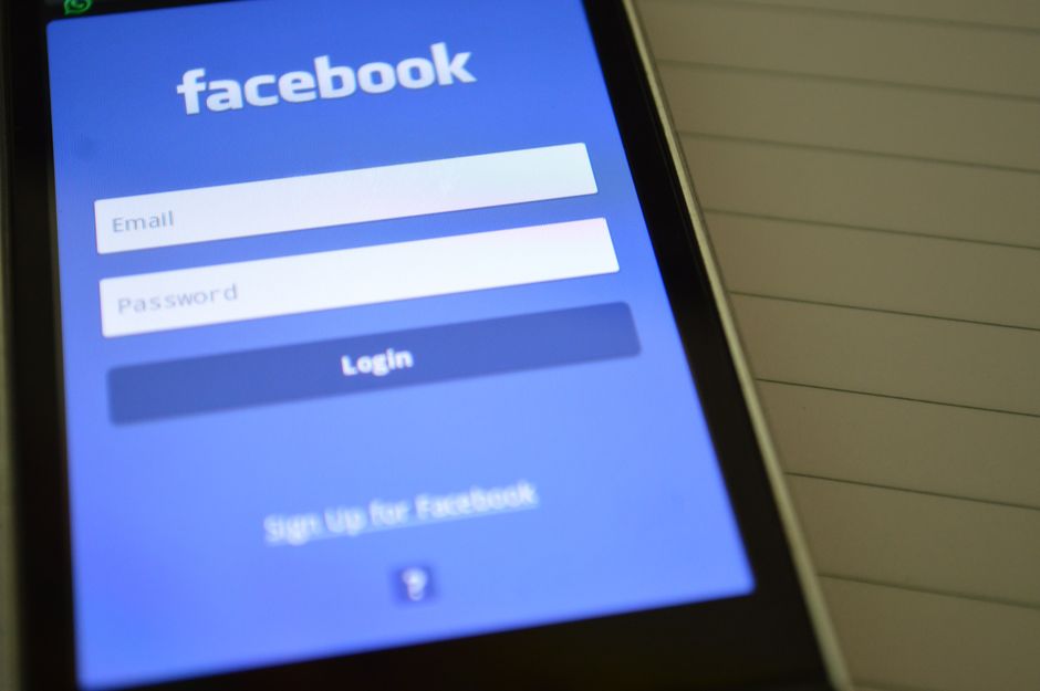 Facebook Algoritması ve Etkileşim Stratejisi: 2026 Uzman Rehberi