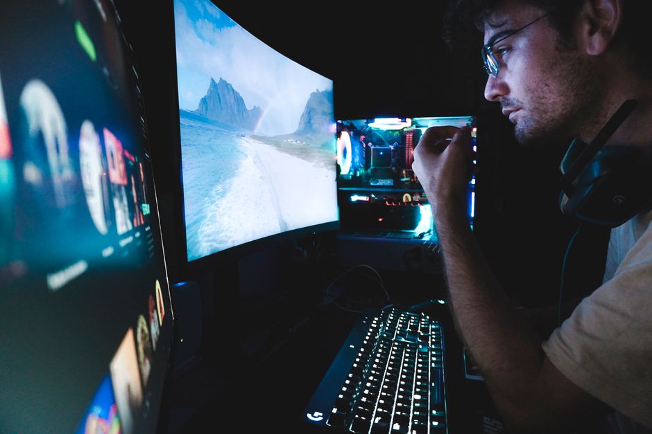 Twitch Fenomen Paketi mi Tek Yorum mi? 2026 Karar Rehberi